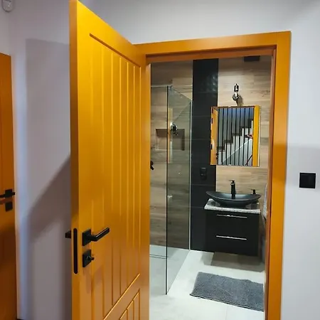 Leba Orange House *